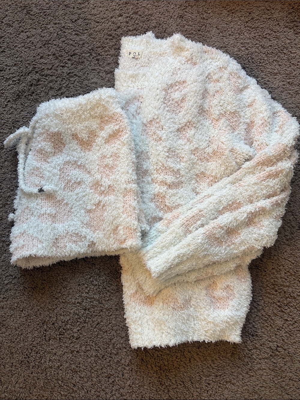 POL White & Pink Leopard Fuzzy Lounge Set
